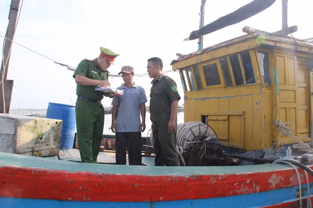 Giúp ngư dân khai thác hải sản đúng quy định để gỡ “thẻ vàng” IUU -0
