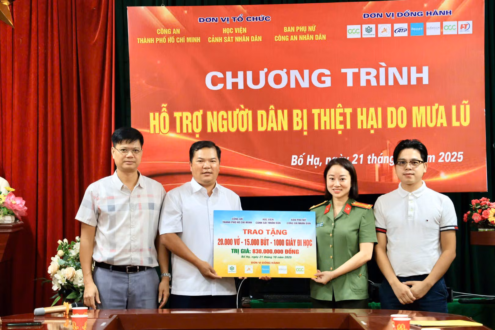 Học viện CSND và các nhà tài trợ ủng hộ người dân bị thiệt hại do mưa lũ tại Bắc Ninh -0