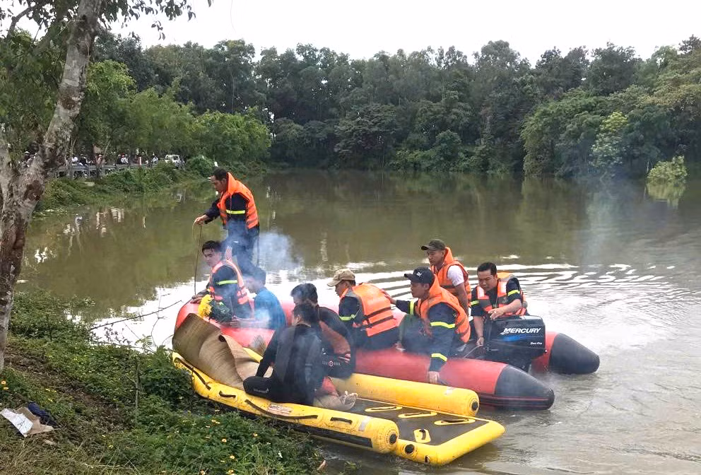 Tìm thấy thi thể nữ sinh lớp 12 dưới sông sau 2 ngày mất tích -0