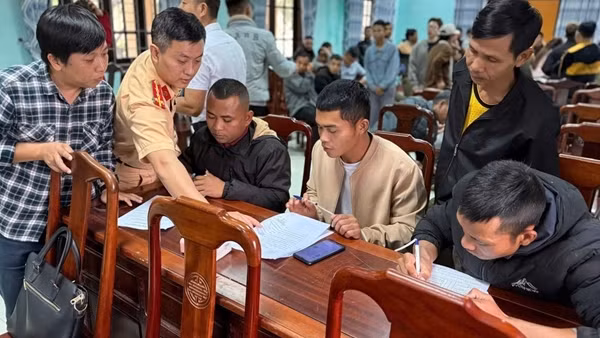 Công an TP Huế đào tạo, sát hạch, cấp giấy phép lái xe miễn phí cho người dân vùng cao