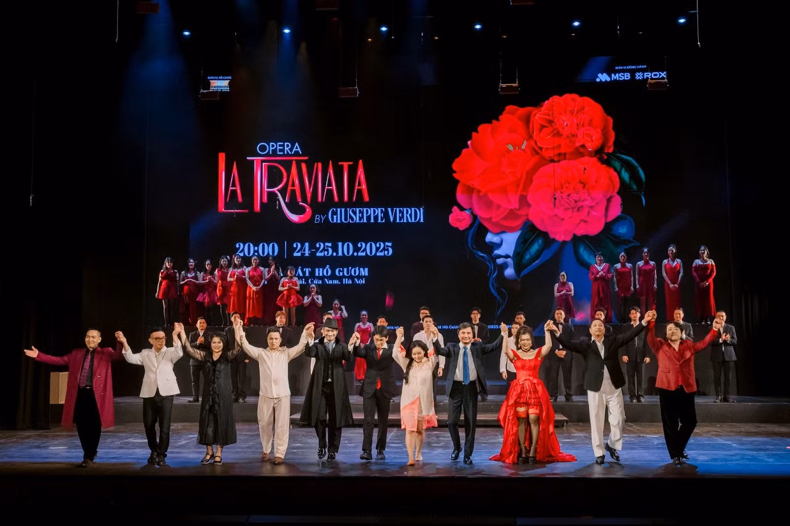 Khán giả Thủ đô “hòa mình” vào dòng chảy cảm xúc mãnh liệt của La Traviata -9