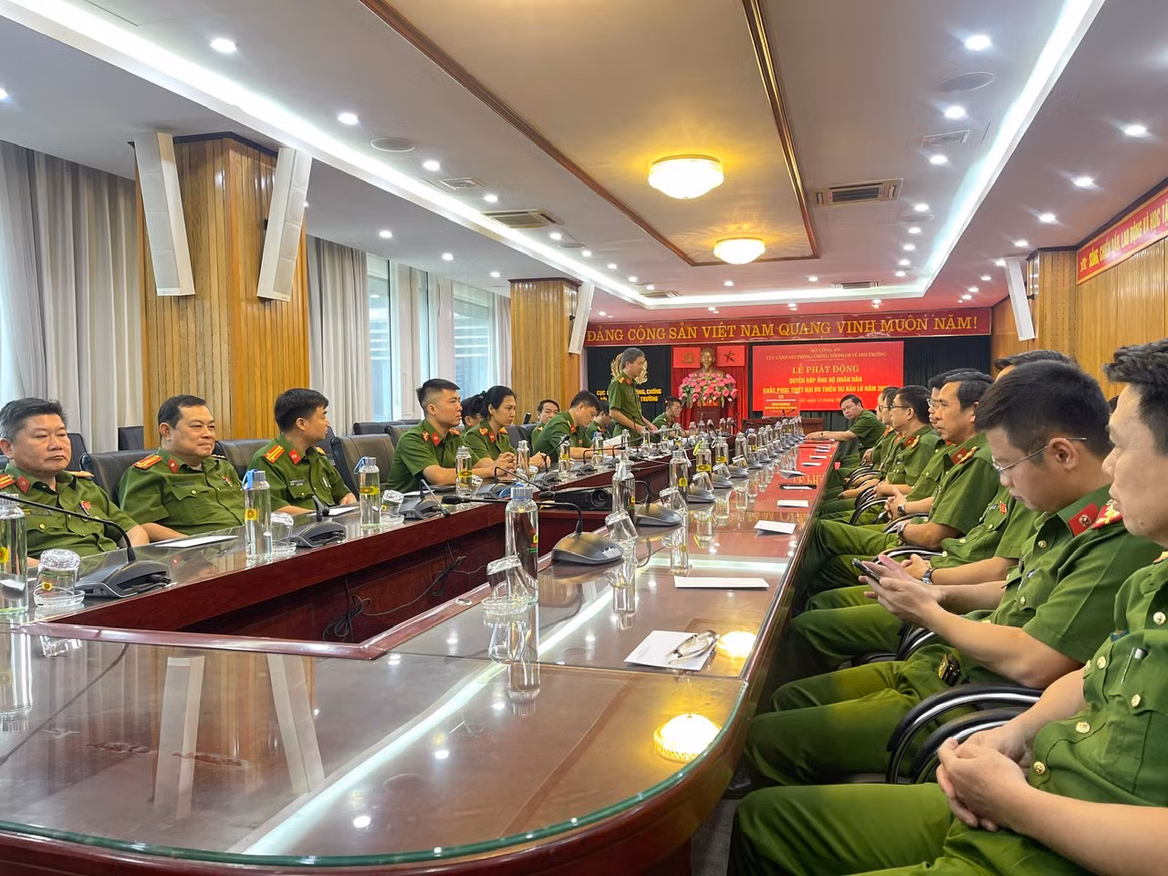 Cục Cảnh sát môi trường ủng hộ, chia sẻ khó khăn với đồng bào bị thiệt hại bởi bão lũ -0