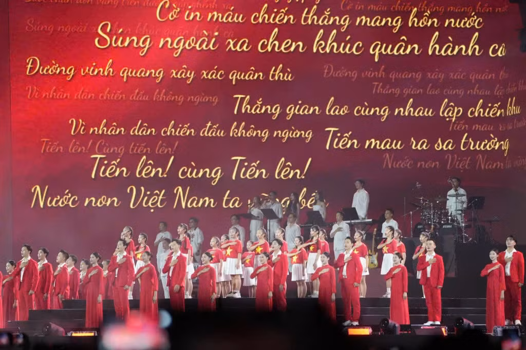 tie^´t mu%3fc _tie^´n qua^n ca_ du%3fo%3f%3fc ta´i hie%3f^n tu%3f%3f ha`o xu´c do%3f^ng trong phim.jpg -1