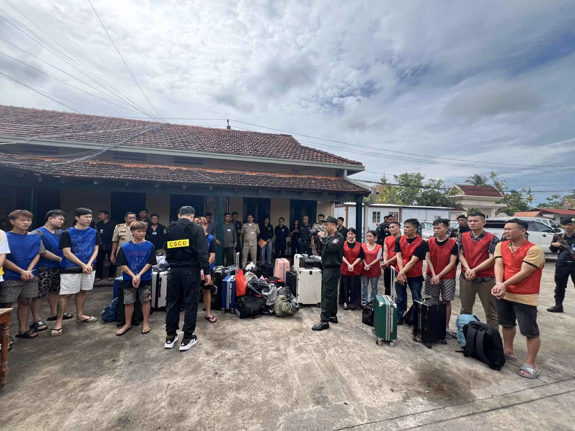 Thứ trưởng Nguyễn Văn Long hội đàm với Tổng cục trưởng Tổng cục Công an quốc gia, Bộ Nội vụ Campuchia -0