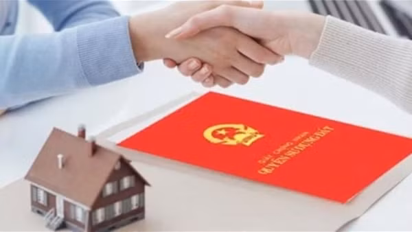 Tìm người phụ nữ bị tố lừa đảo qua hợp tác mua bán đất