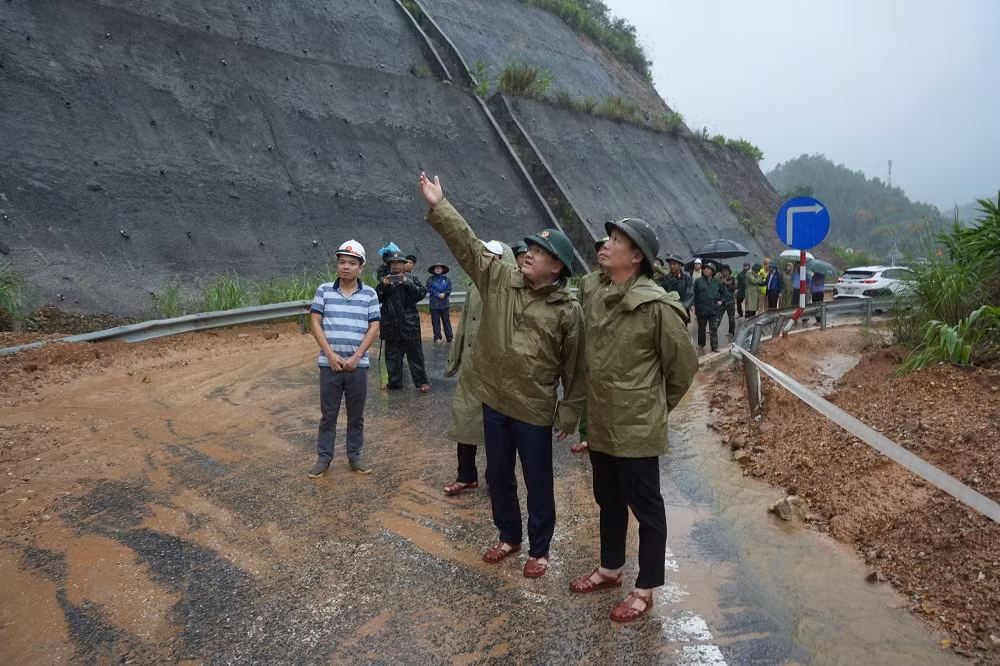 Khoảng 4.500 cán bộ chiến sĩ và lực lượng tham gia bảo vệ ANTT ở cơ sở ứng phó với bão số 12 -0