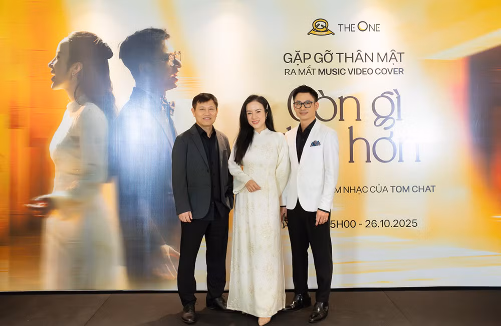 nhạc sĩ vũ quang trung và hai ca sĩ.jpg -0