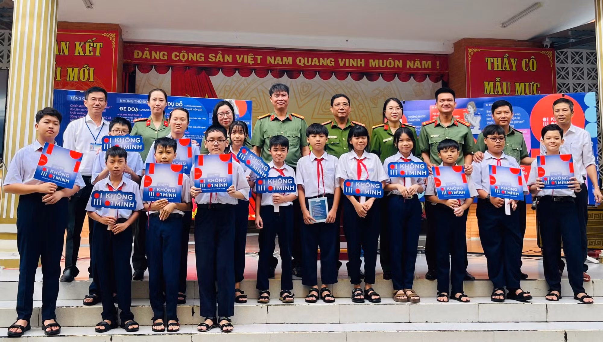 Lan tỏa chiến dịch “Không một mình - Cùng nhau an toàn trực tuyến” -0