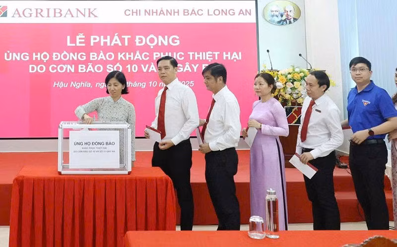Agribank Bắc Long An hướng về miền Bắc sau bão số 10 và 11 -0