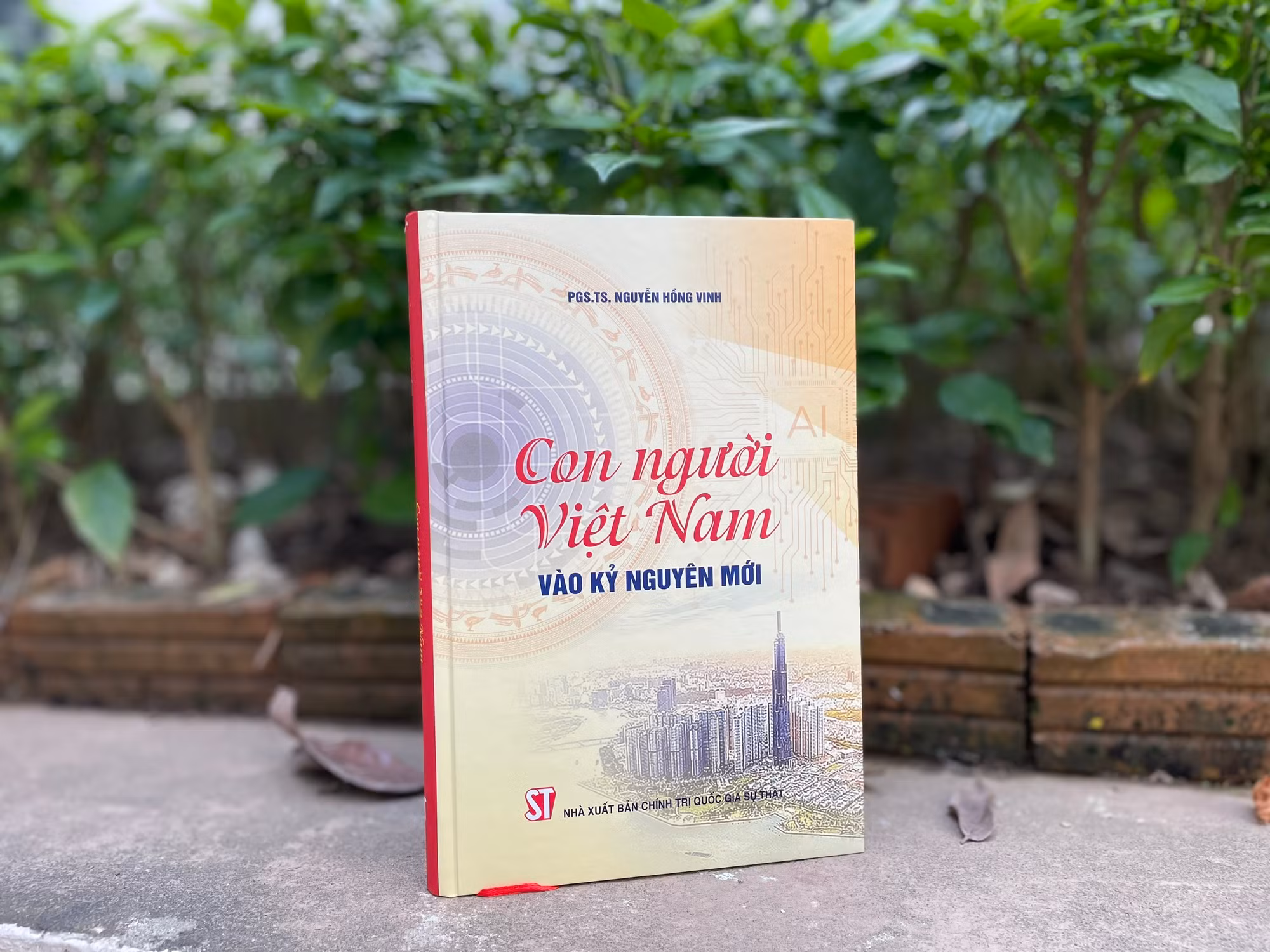 Ra mắt cuốn sách “Con người Việt Nam vào kỷ nguyên mới” của PGS.TS Nguyễn Hồng Vinh -0