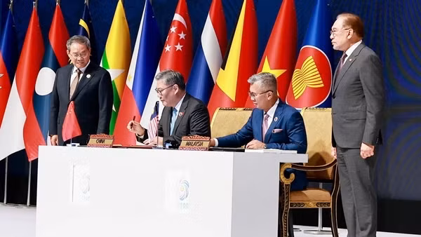 Ký Nghị định thư nâng cấp Hiệp định thương mại tự do ASEAN - Trung Quốc