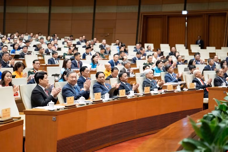 Quốc hội khoá XV là nhiệm kỳ đặc biệt khi tổ chức 19 kỳ họp, trong đó 9 kỳ họp bất thường -0