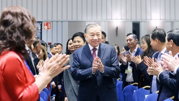 Tổng Bí thư Tô Lâm gặp gỡ cán bộ ĐSQ Việt Nam và cộng đồng người Việt tại Bắc Âu