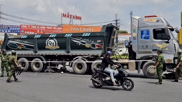 Hai nữ sinh gặp nạn khi va chạm với xe đầu kéo
