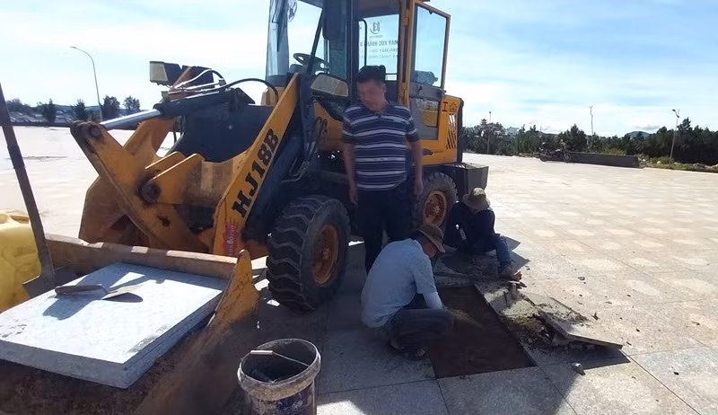 Yêu cầu khắc phục hạng mục hư hỏng ở sân vận động Đà Lạt -0
