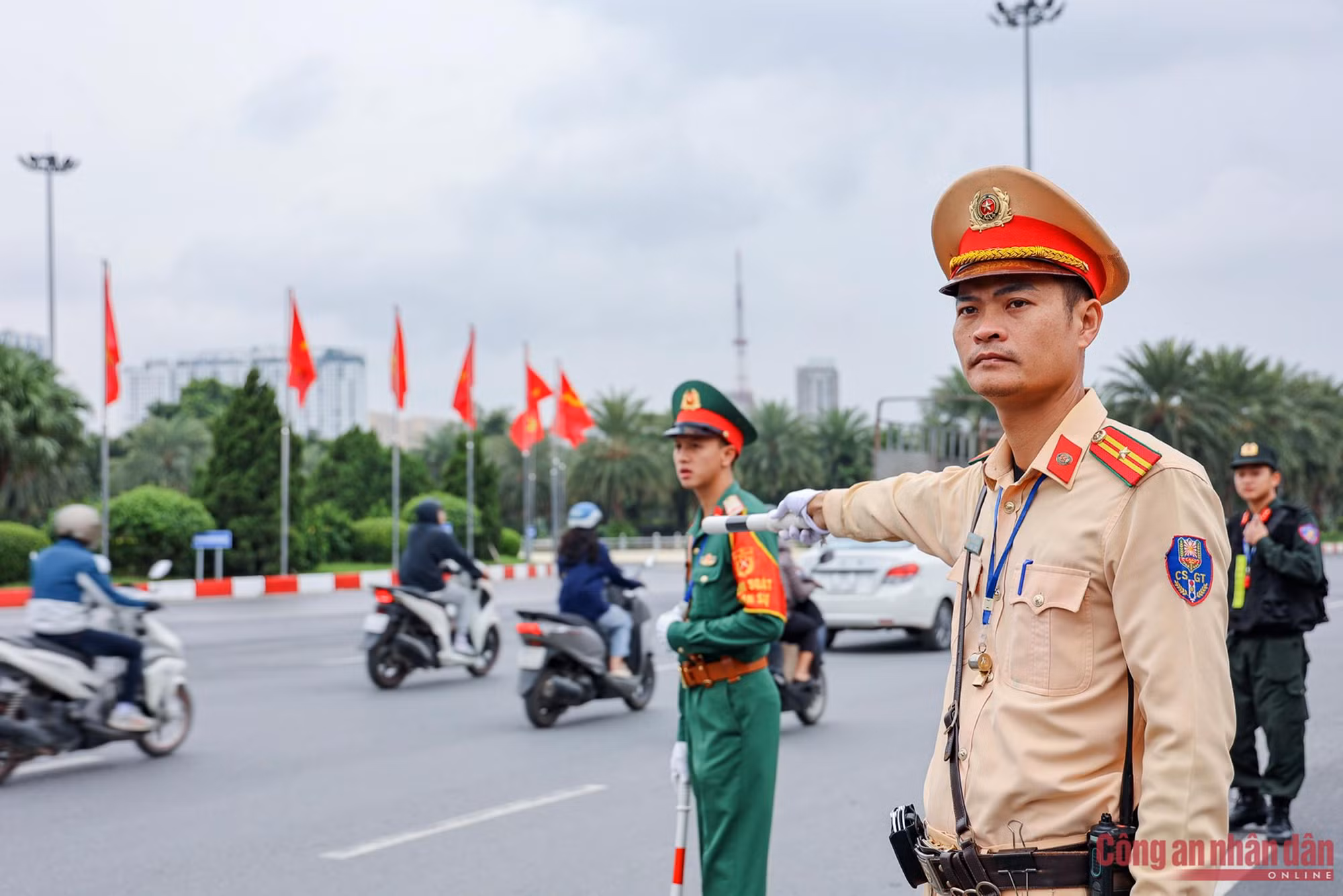 Công an Hà Nội phân luồng giao thông phục vụ Lễ mở ký Công ước Hà Nội -0