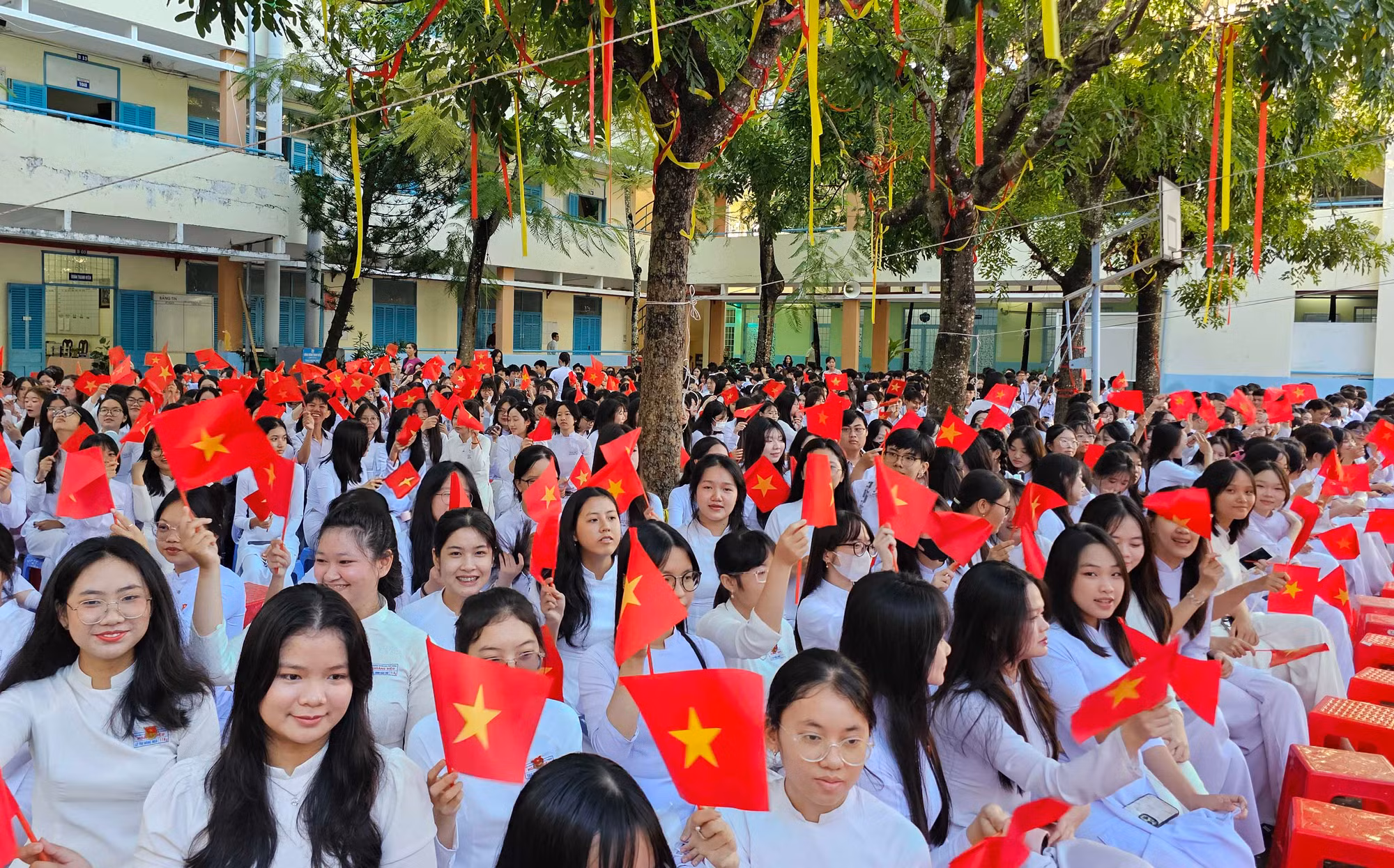 Việc quay lại một bộ sách giáo khoa, một chủ trương mà giáo viên mong đợi từ lâu -1