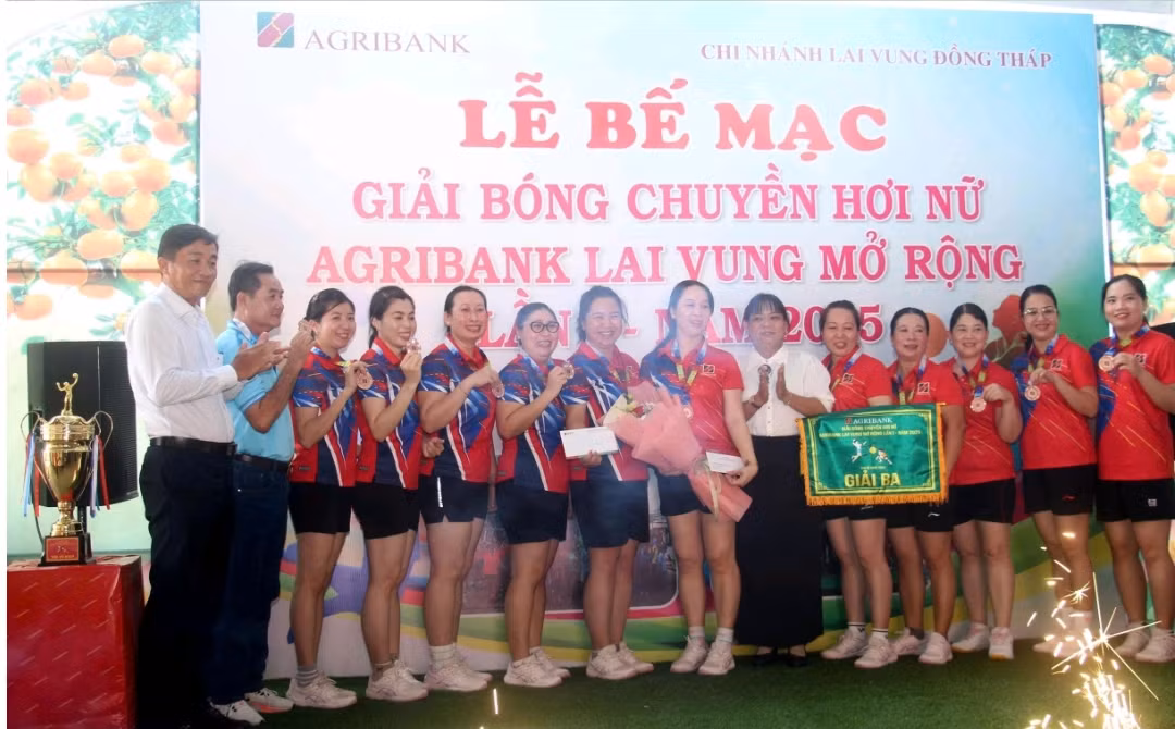 Bế mạc “Giải bóng chuyền hơi nữ Agribank Lai Vung mở rộng lần I năm 2025” -1