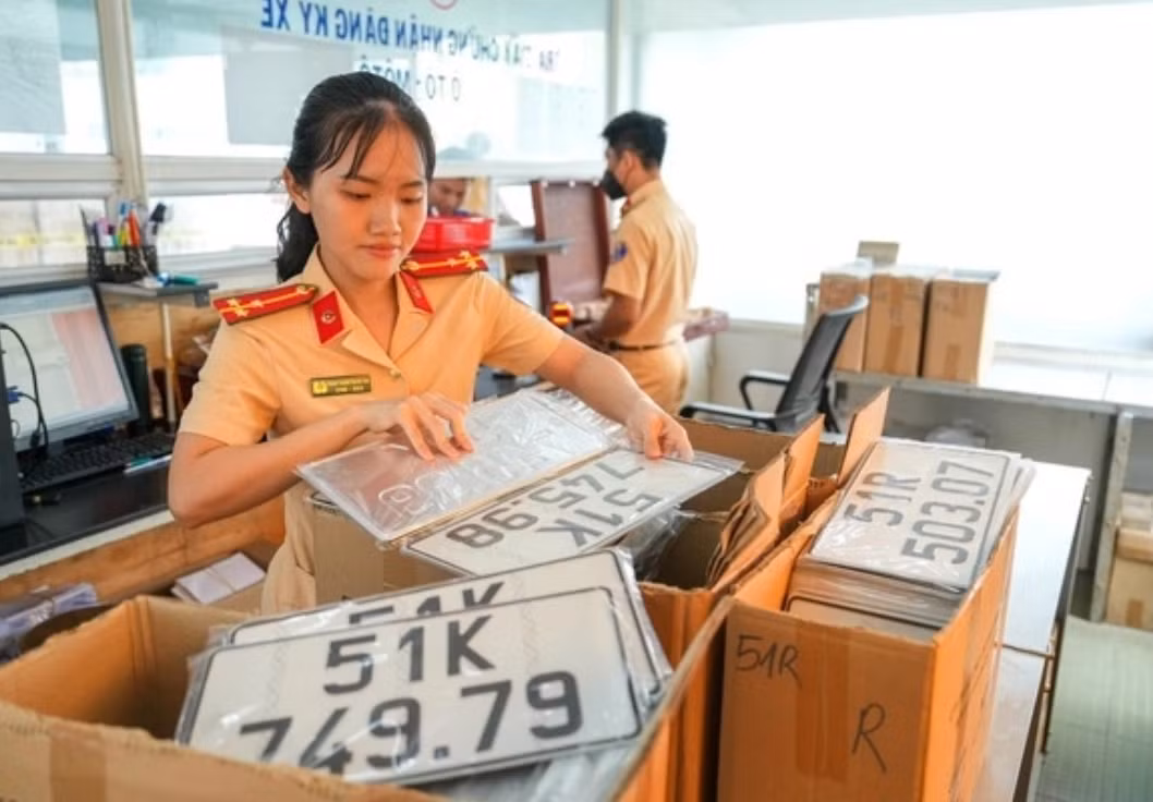 Đấu giá thành công hơn 1.200 biển ngày đầu phiên thứ 8, có biển trúng hơn 2,6 tỷ -0