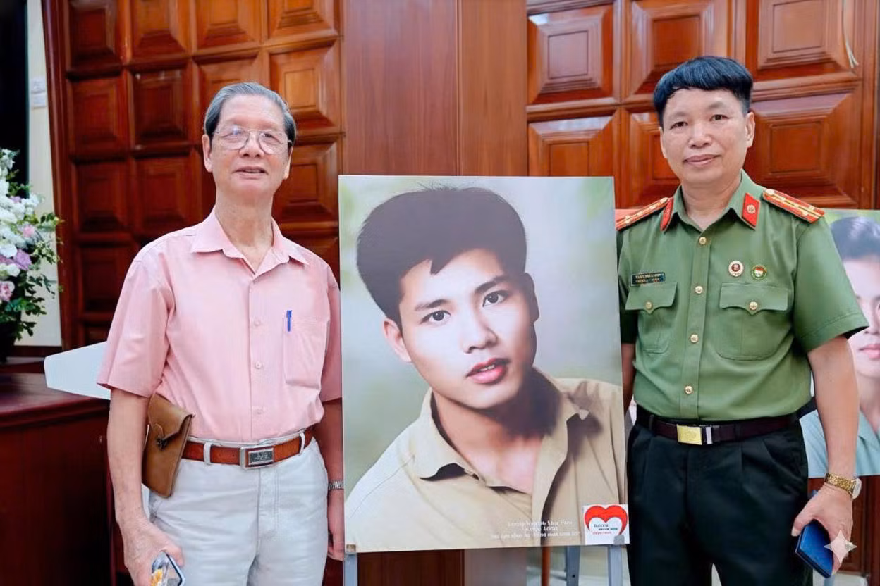 Viếng miếu thờ liệt sĩ Nguyễn Văn Thạc -0