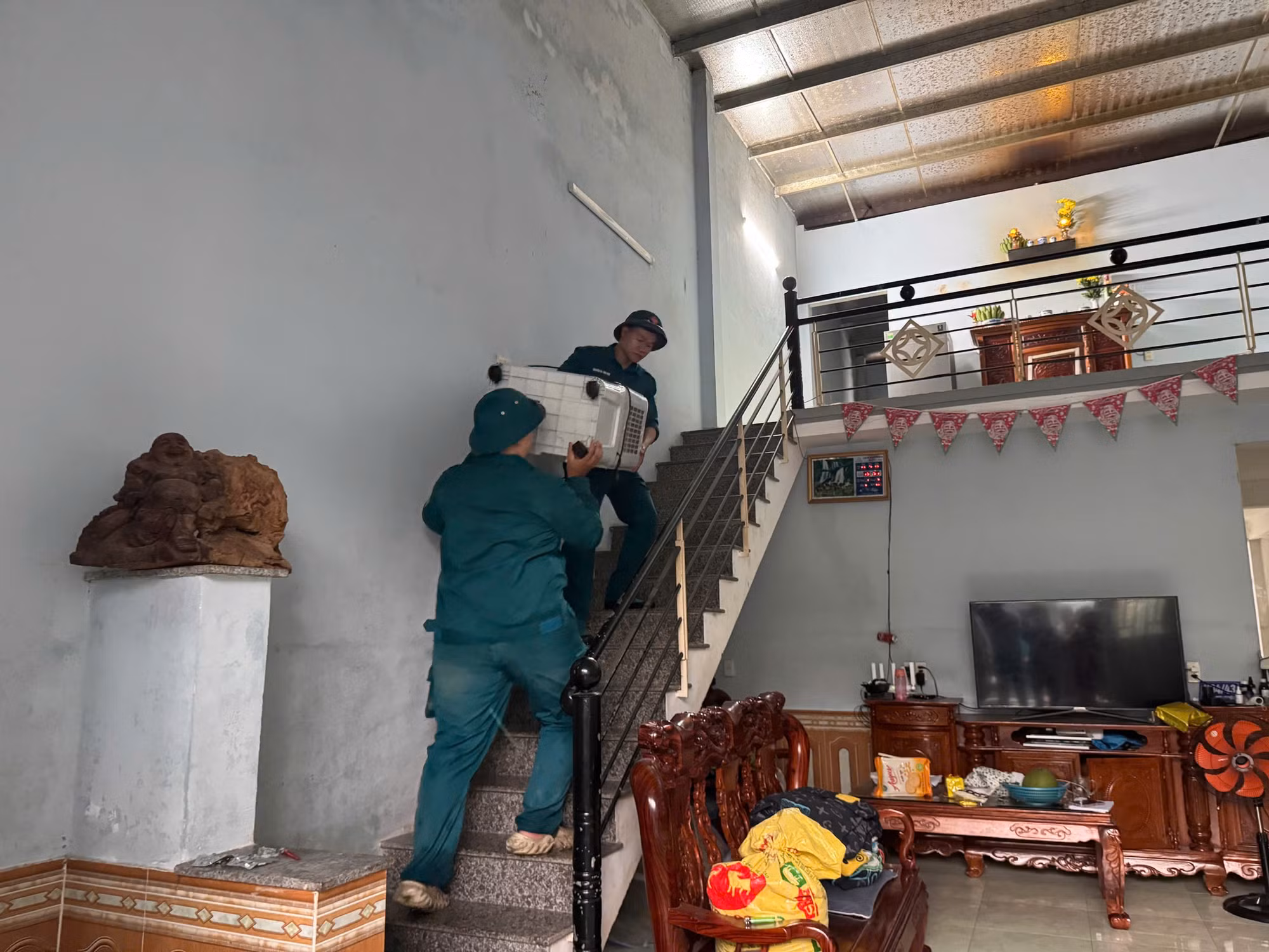 Đà Nẵng: Không có chủ trương chỉ đạo nghỉ làm việc, dừng hoạt động chợ từ chiều 22/10 do bão số 12. -0