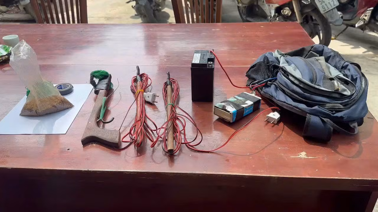 Triệt phá nhóm dùng súng kích điện tự chế, bột ớt để trộm chó số lượng lớn -4