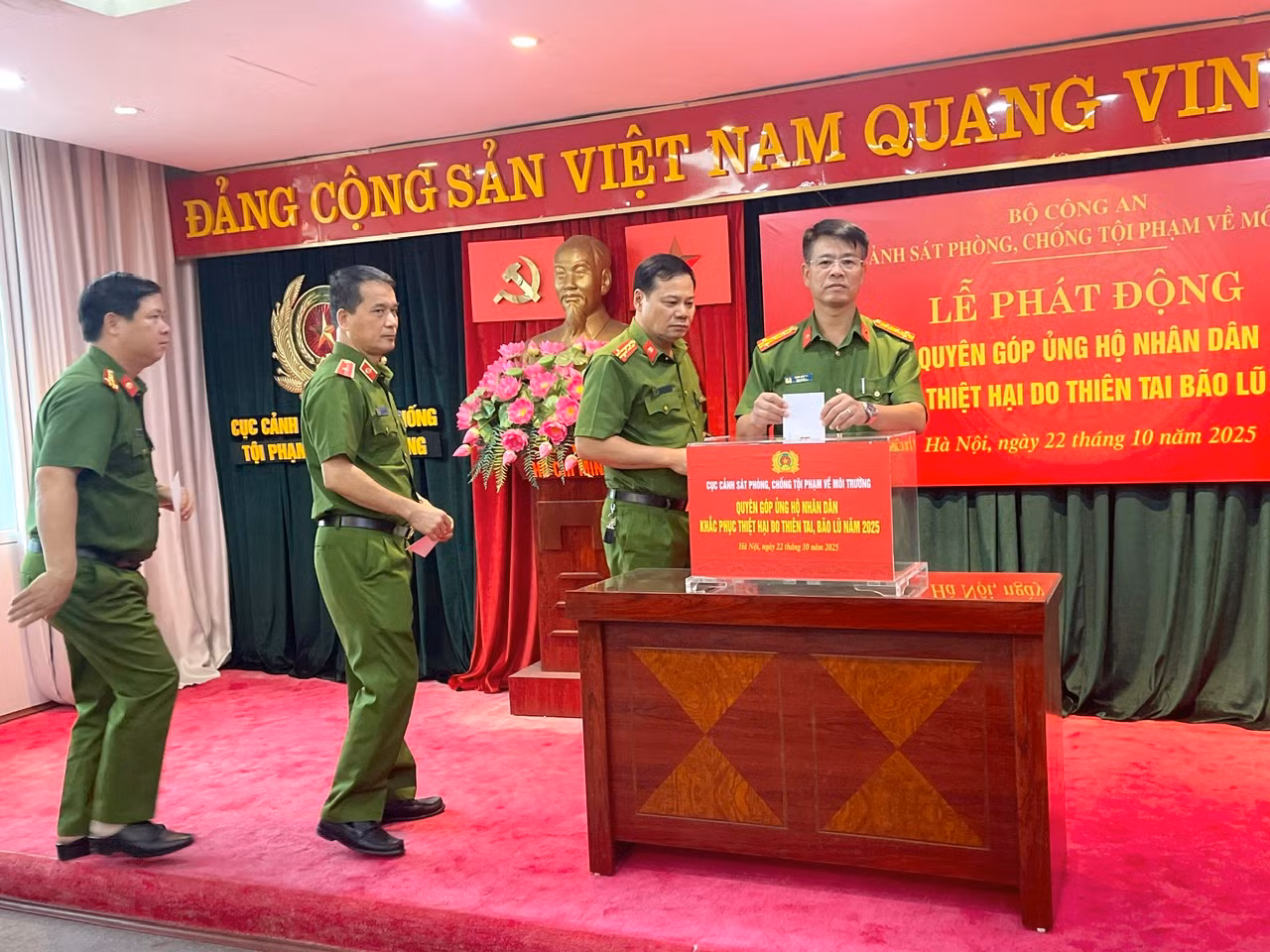 Cục Cảnh sát môi trường ủng hộ, chia sẻ khó khăn với đồng bào bị thiệt hại bởi bão lũ -0