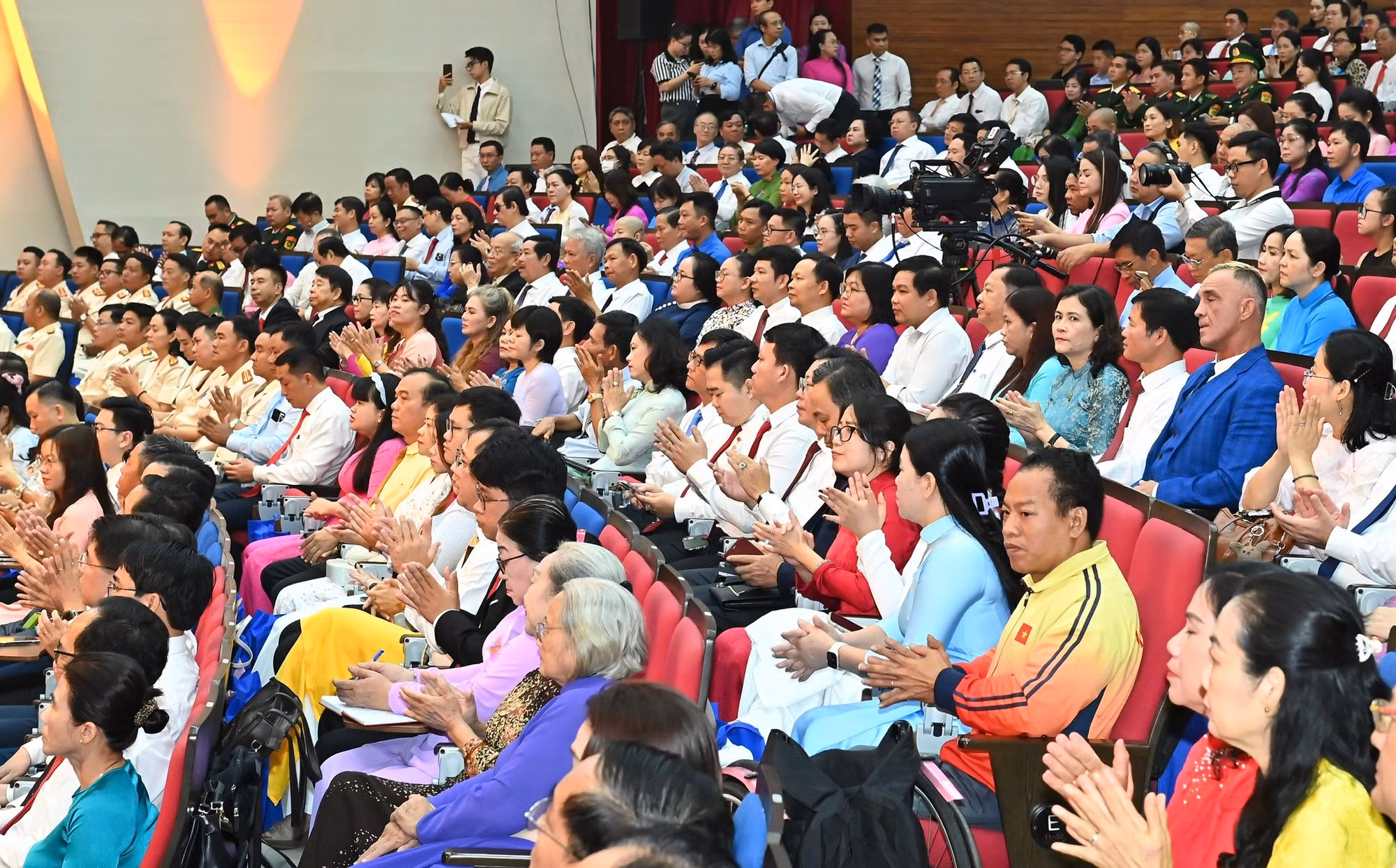 TP Hồ Chí Minh đổi mới, sáng tạo, thi đua yêu nước cùng cả nước bước vào kỷ nguyên mới -2