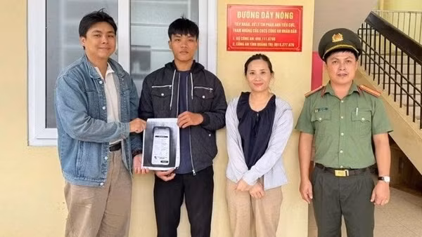 Thanh niên bất ngờ nhận được 650 triệu đồng đến gặp Công an nhờ tìm người chuyển nhầm