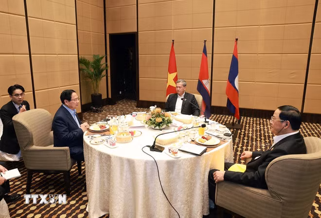 Thủ tướng Phạm Minh Chính ăn sáng, làm việc với Thủ tướng Campuchia và Lào -2