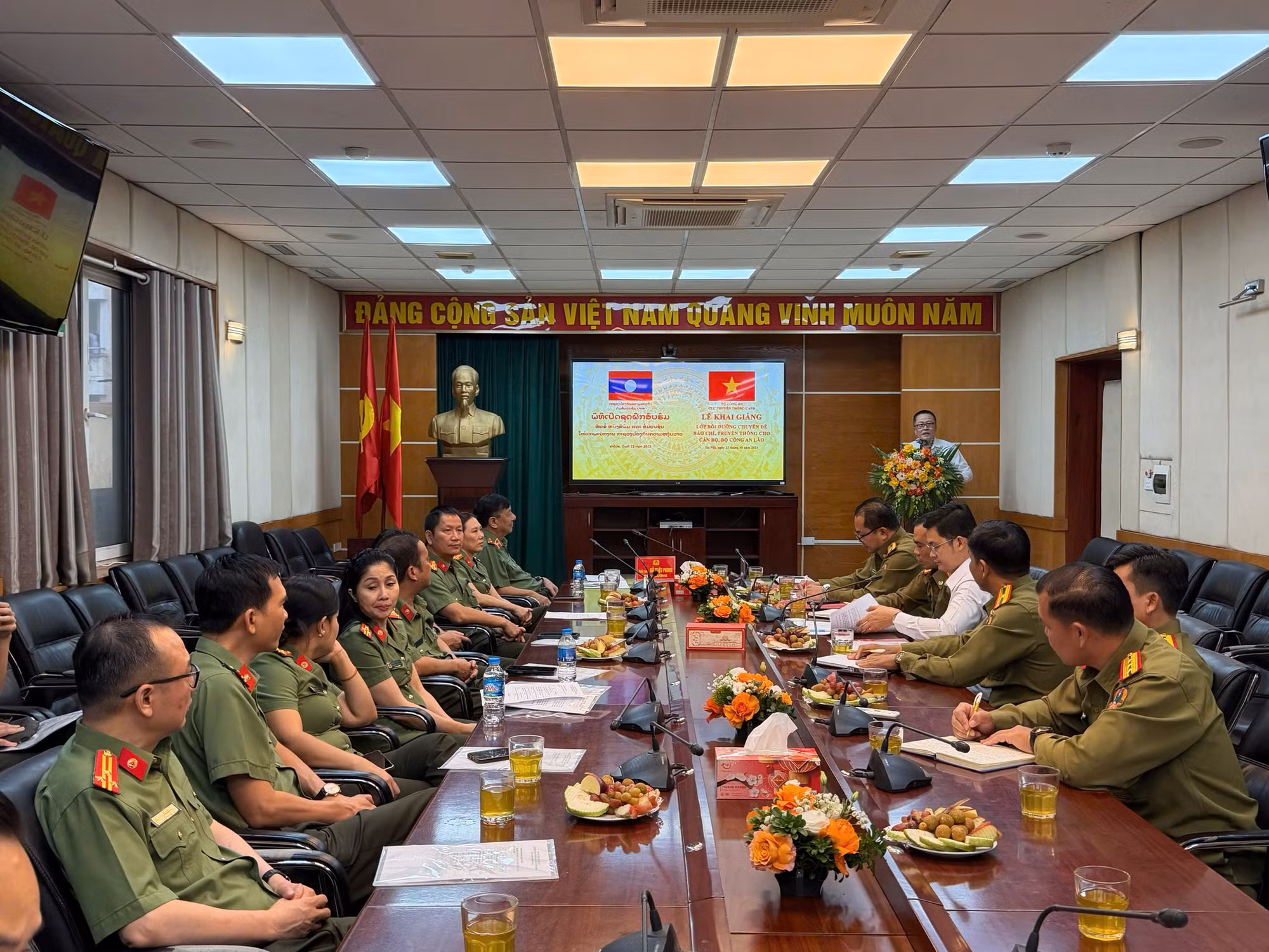 Nâng cao nghiệp vụ báo chí, truyền thông cho cán bộ, Bộ Công an Lào -0