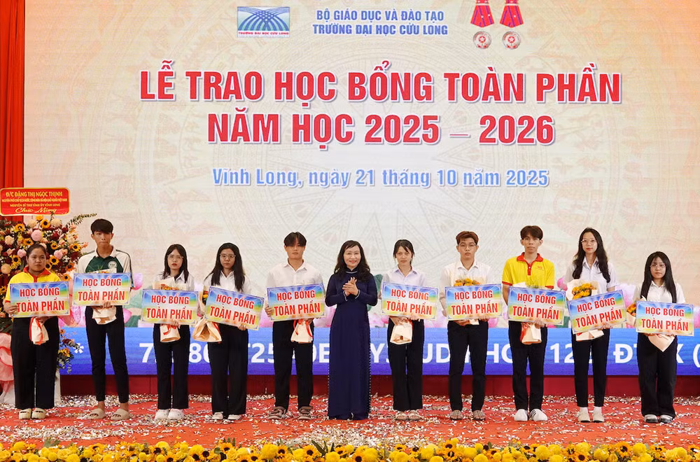 Trường Đại học Cửu Long miễn, giảm 6,3 tỷ đồng tiền học phí cho tân sinh viên -0
