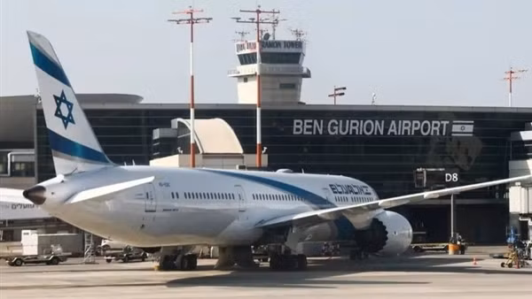 Bé trai đi lén máy bay&nbsp;từ Israel sang Mỹ