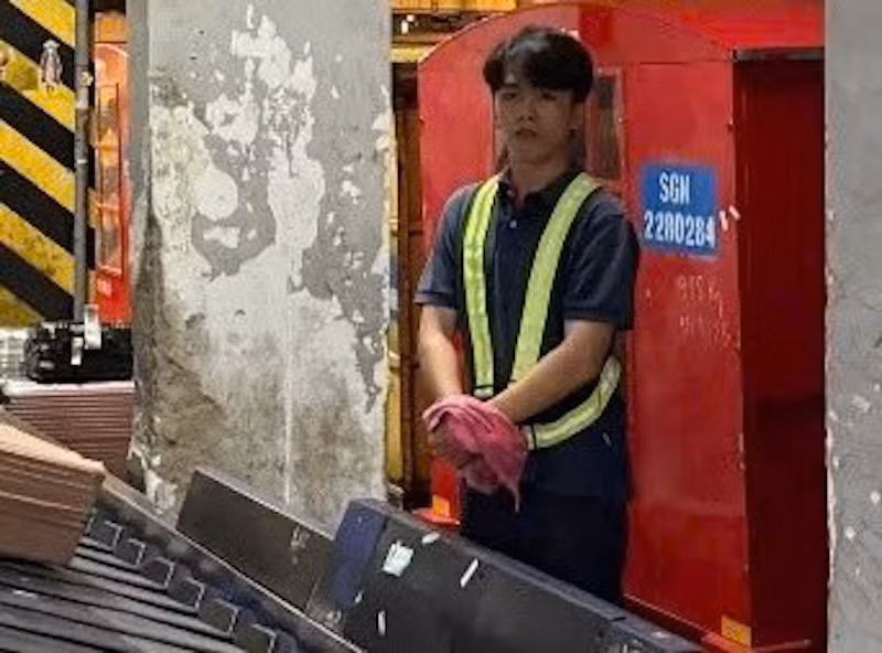 Nhân viên phục vụ hành lý trộm cắp tài sản trong hành lý ký gửi tại sân bay -0