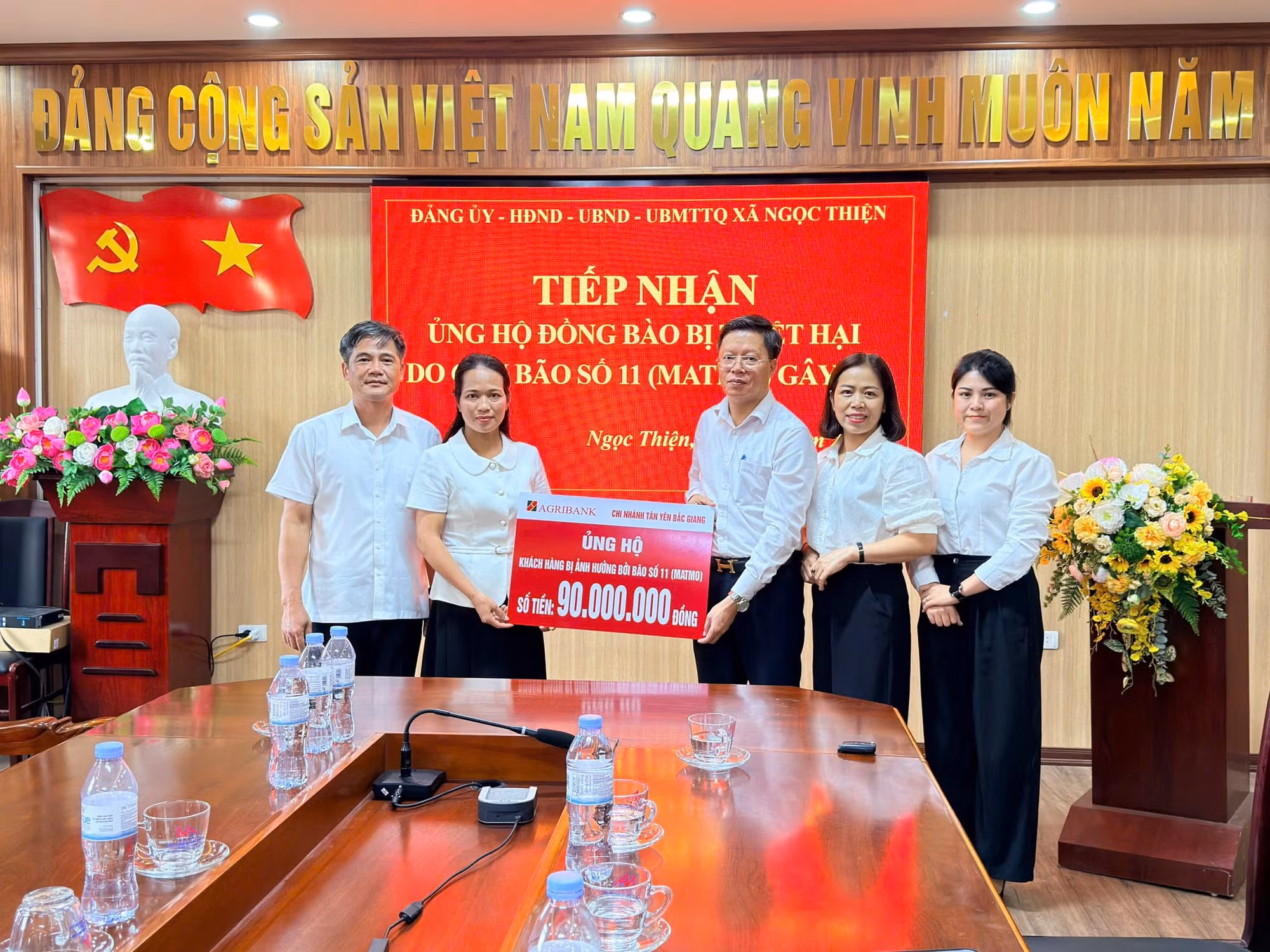 Agribank đồng hành cùng khách hàng và người dân khắc phục thiệt hại sau lũ -0