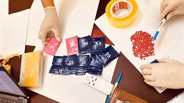 Bắt giữ 4 đối tượng, thu giữ 1 bánh heroin và hơn 2 nghìn viên ma túy