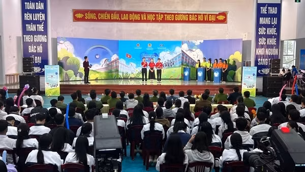 Hàng ngàn học sinh sôi nổi cùng cuộc thi “Trường học không ma tuý năm 2025”