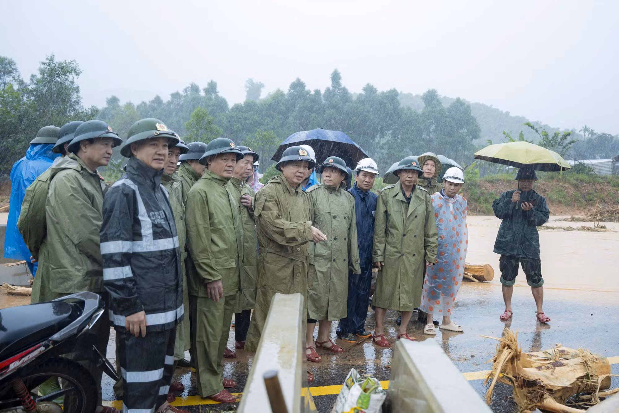 Phó Thủ tướng Trần Hồng Hà kiểm tra và chỉ đạo khắc phục sạt lở trên tuyến cao tốc La Sơn – Hòa Liên -0