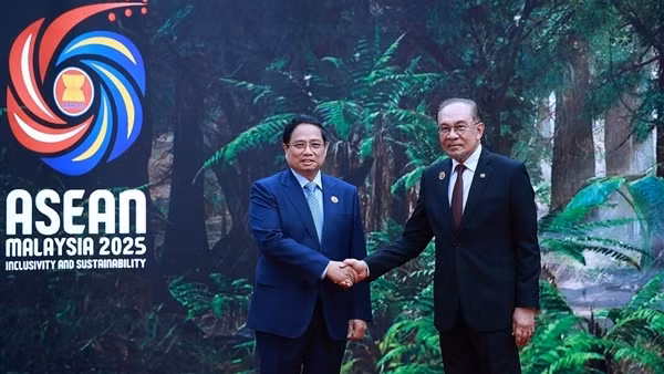 Thủ tướng Malaysia đón Thủ tướng Phạm Minh Chính và các Trưởng đoàn