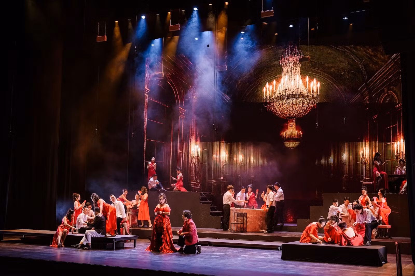 Khán giả Thủ đô “hòa mình” vào dòng chảy cảm xúc mãnh liệt của La Traviata -0