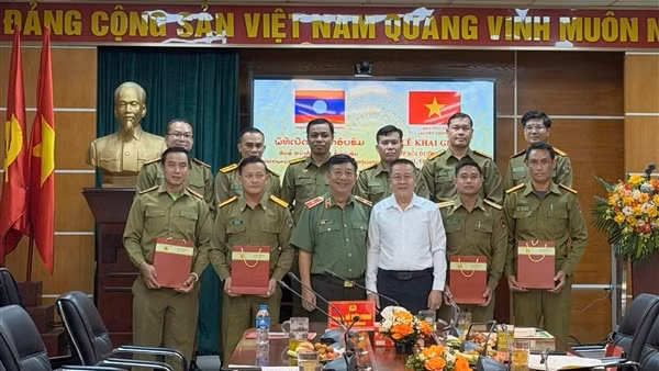 Nâng cao nghiệp vụ báo chí, truyền thông cho cán bộ Bộ Công an Lào