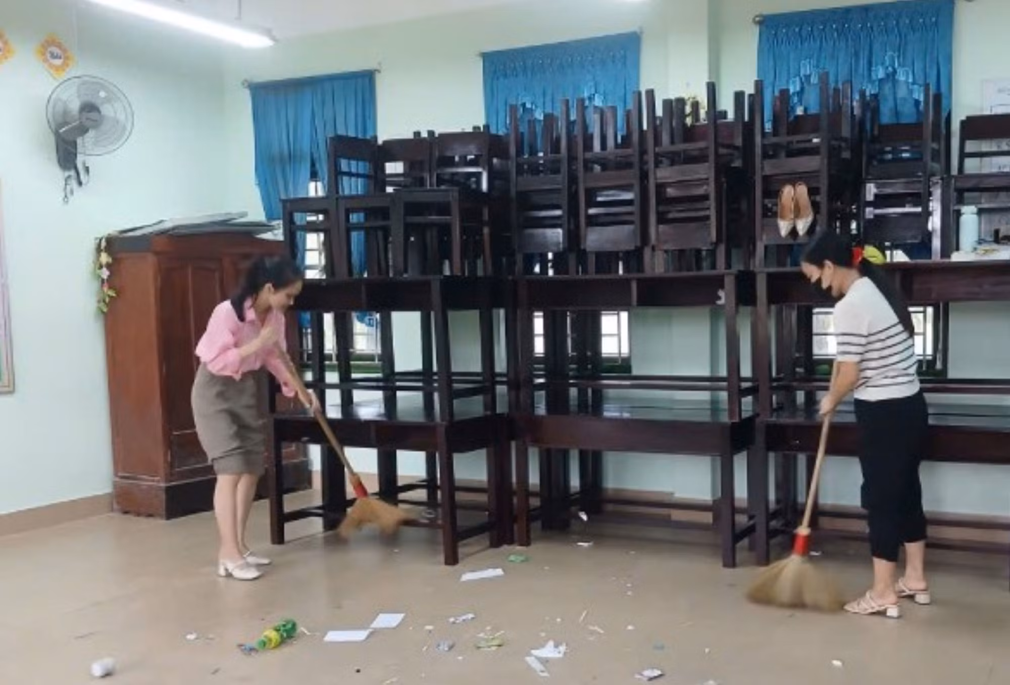 Triều cường dâng gây ngập lụt, hàng nghìn học sinh ở Huế nghỉ học -0