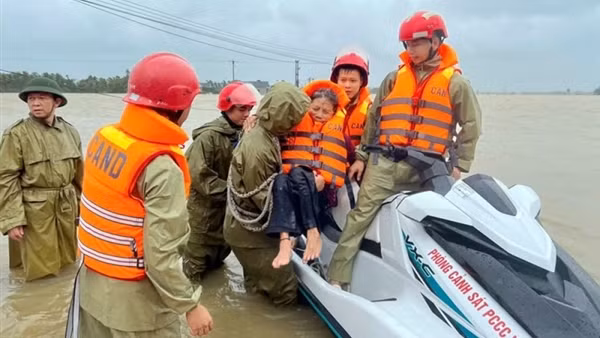 Bộ Công an chỉ đạo khẩn ứng phó với mưa lũ nghiêm trọng tại miền Trung