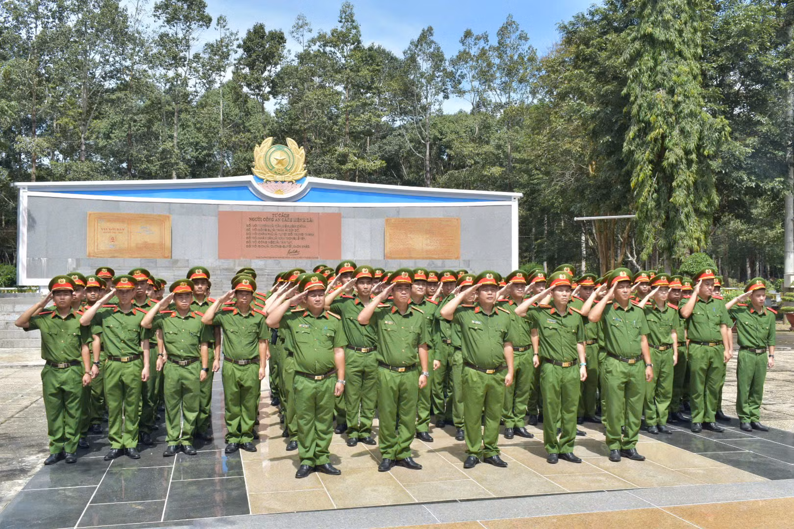 Dâng hương tri ân các anh hùng, liệt sĩ Ban An ninh Trung ương Cục miền Nam -0