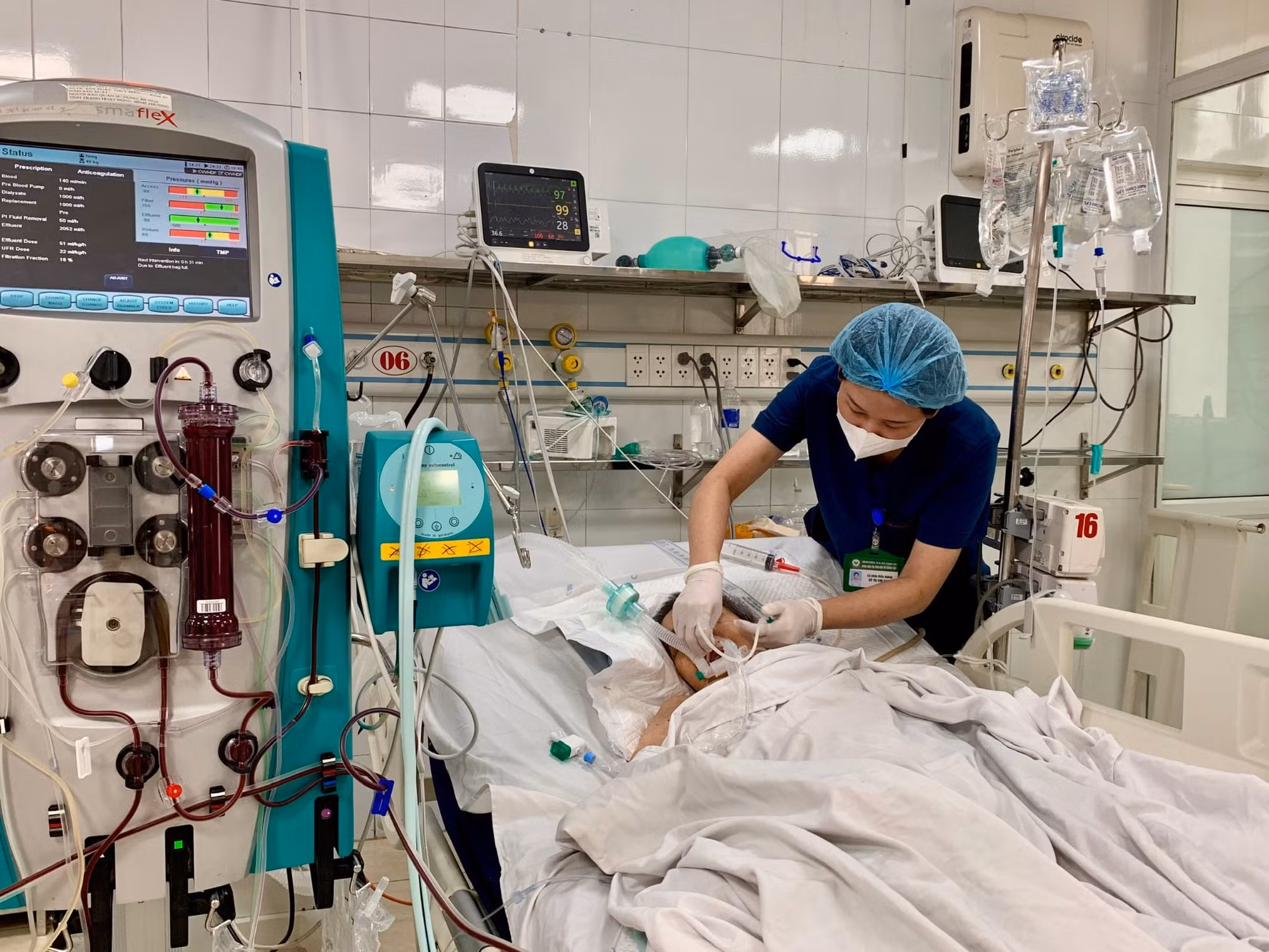 Nữ điều dưỡng hồi sức cấp cứu - Những hy sinh thầm lặng -0
