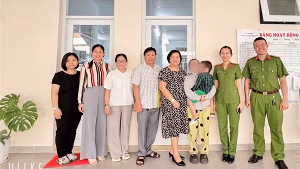 Vụ bé trai 4 tuổi bị bỏ rơi: Người mẹ đã nhận lại con