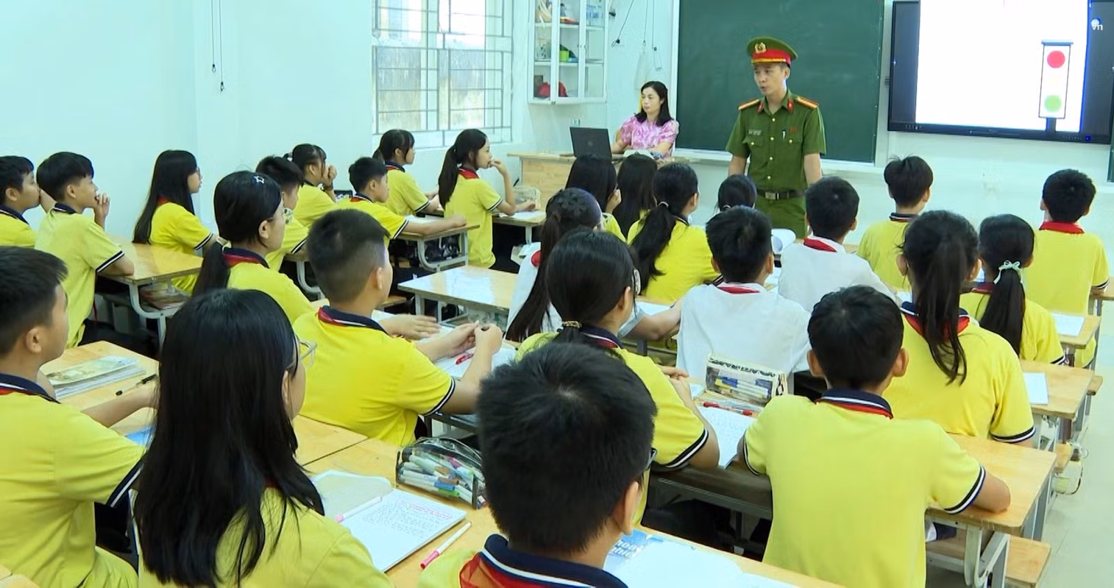 4_ tuyen truyen truc tiep tai cac truong hoc.jpg -0