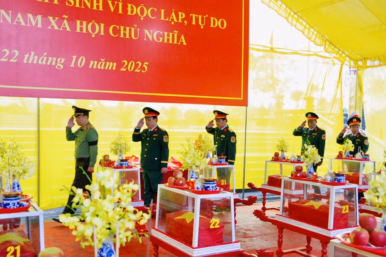 Truy điệu, an táng 34 hài cốt liệt sĩ được tìm thấy ở khu vực Thành cổ Quảng Trị -1
