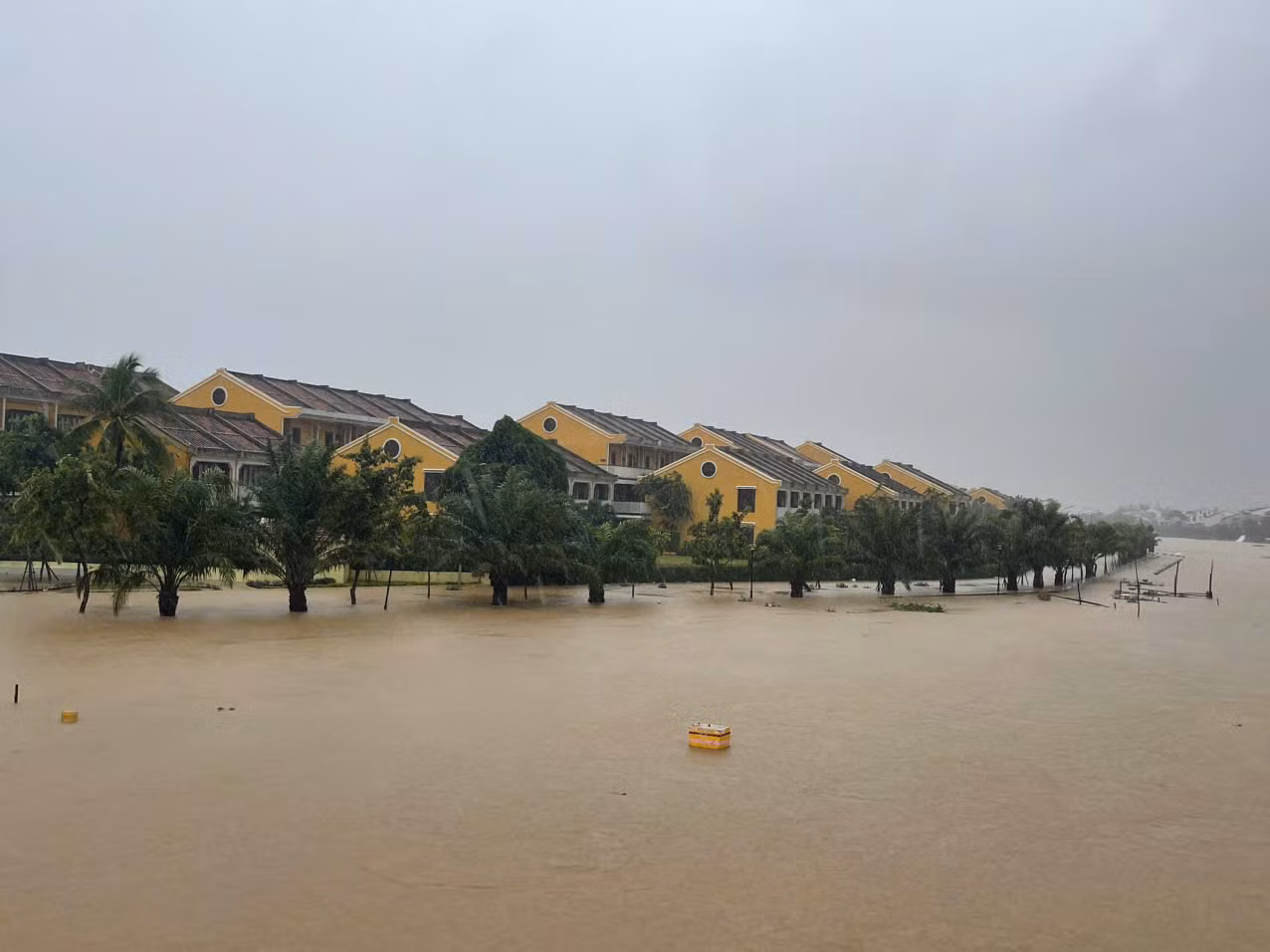Lũ dâng trong đêm ở phố cổ Hội An, nước tràn ngập nhiều tuyến đường -2