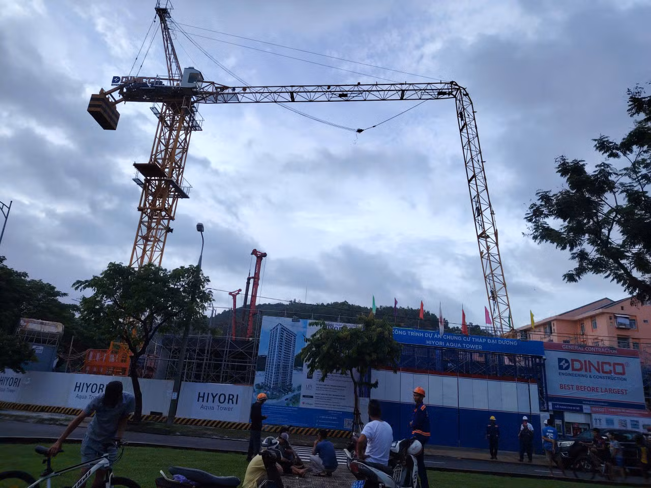 Gãy cần cẩu tháp tại công trình cao tầng ở Đà Nẵng, một công nhân tử vong -1